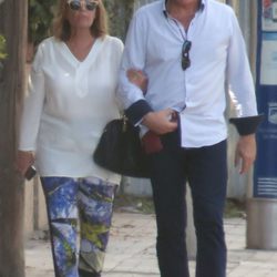 María Teresa Campos y Bigote Arrocet paseando por Málaga