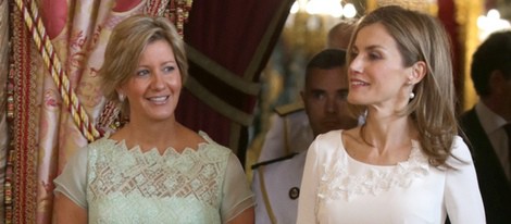 Lorena Castillo y la Reina Letizia durante un almuerzo ofrecido en el Palacio Real de Madrid