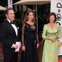 La Princesa Magdalena, Chris O'Neill y la Reina Silvia en la cena organizada por la World Childhood Foundation