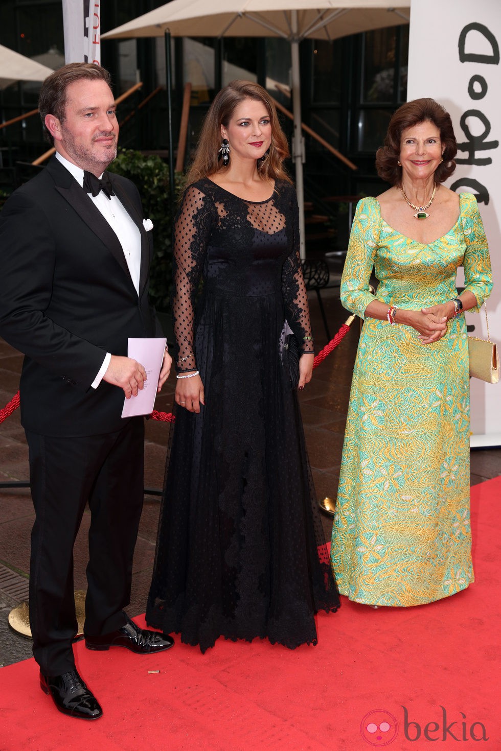 La Princesa Magdalena, Chris O'Neill y la Reina Silvia en la cena organizada por la World Childhood Foundation