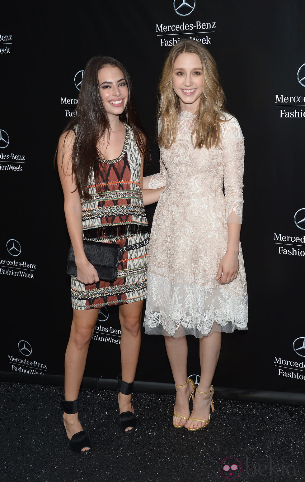 Chloe Bridges y Taissa Farmiga en la apertura de la Semana de la Moda de Nueva York Primavera/Verano 2015