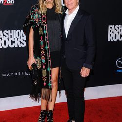 Tommy Hilfiger y Dee Ocleppo en la gala Fashion Rocks 2014
