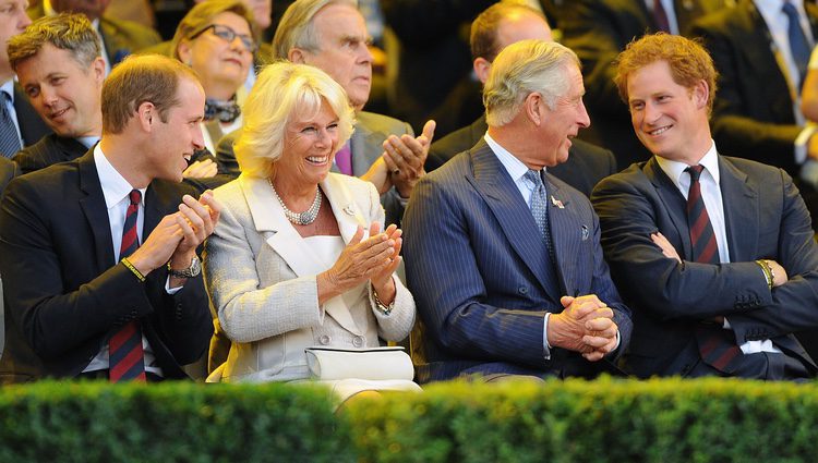 El Príncipe Guillermo, la Duquesa de Cornualles, el Príncipe Carlos y el Príncipe Harry en la inauguración de los Invictus Games
