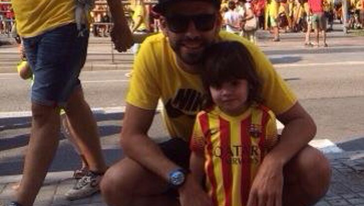 Gerard Piqué y Milan en la V de la Diada de Catalunya 2014