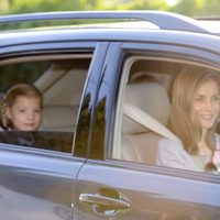 La Infanta Sofía en su primer día de colegio junto a la Reina Letizia