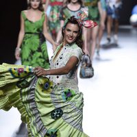 Alessandra Ambrosio desfilando para Desigual en Madrid Fashion Week primavera/verano 2015