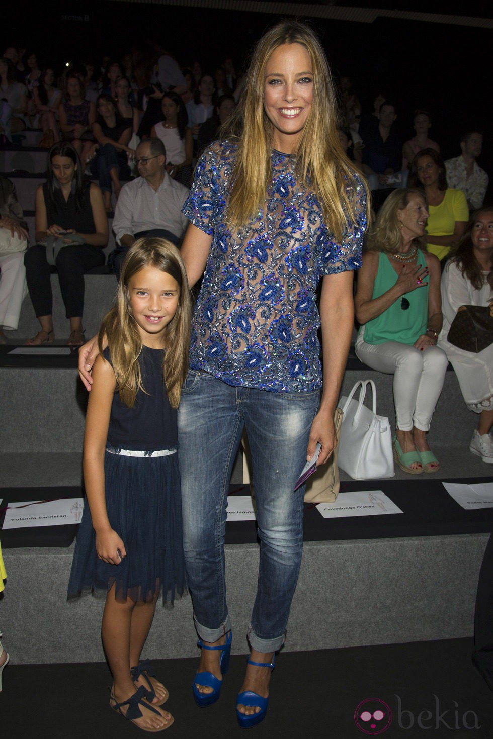 Estefanía Luyk con su hija Aroa en el desfile de Devota & Lomba en Madrid Fashion Week primavera/verano 2015
