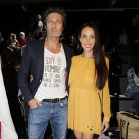 Jesús Olmedo y Nerea Garmendia en el desfile de Amaya Arzuaga en Madrid Fashion Week primavera/verano 2015