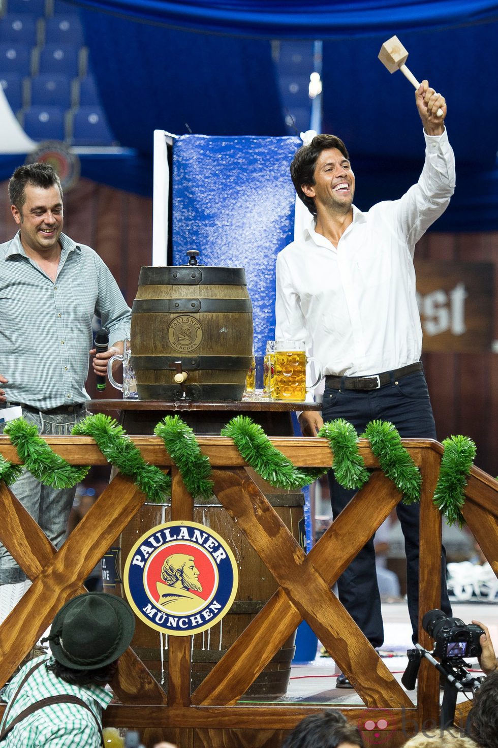 Fernando Verdasco abriendo el primer barril en el Paulaner Madrid Oktoberfest 2014
