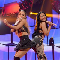Ariana Grande y Nicki Minaj en el iHeartRadio Music Festival 2014