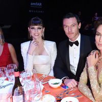 Luke Evans, Nieves Álvarez y Coco Rocha en la Gala amfAR de Milán 2014
