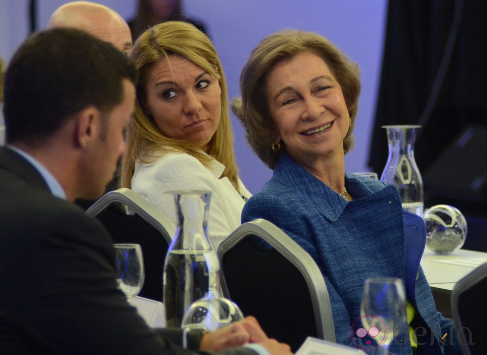La Reina Sofía, todo sonrisas en el Congreso de Investigación en Enfermedades Neurodegenerativas