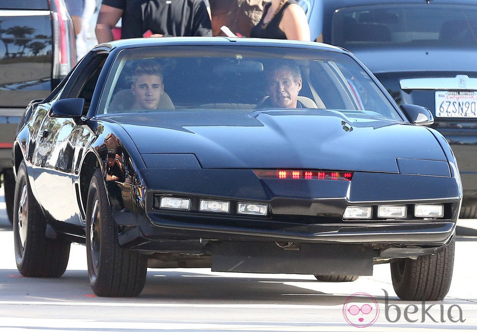 Justin Bieber y  David Hasselhoff en el coche fantástico