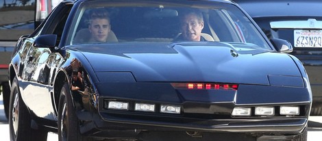 Justin Bieber y  David Hasselhoff en el coche fantástico
