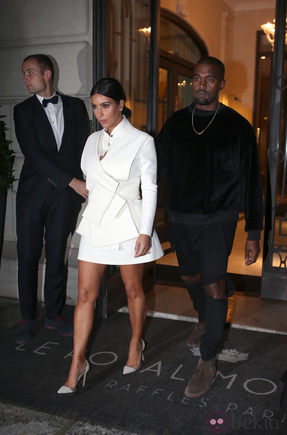 Kanye West y Kim Kardashian disfrutan de una romántica noche en París