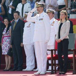 Los Reyes de España presiden un acto militar en la Escuela Naval de Marín