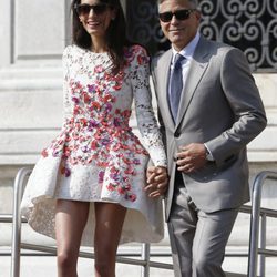 George Clooney junto a Amal Alamuddin en Venecia