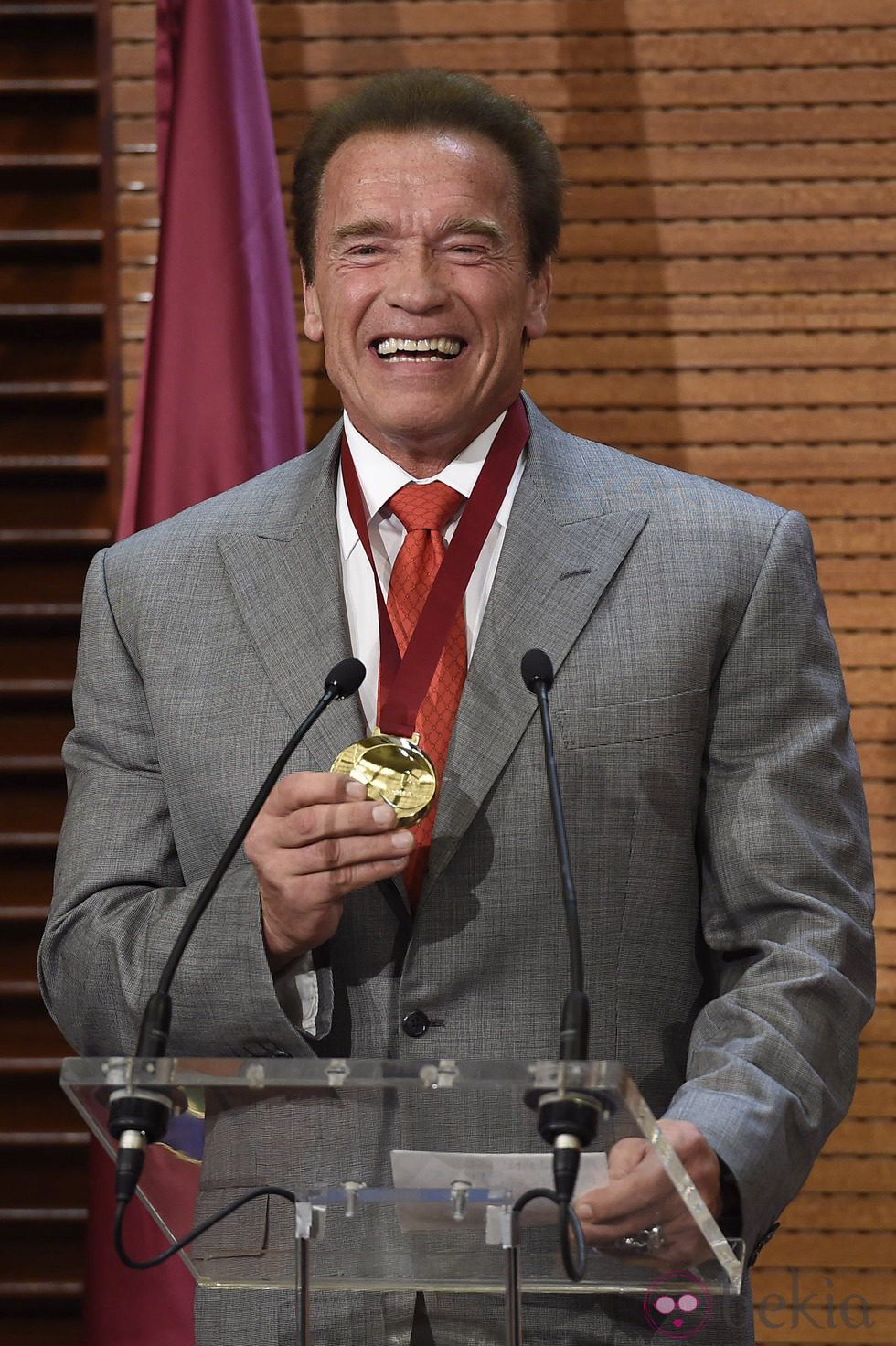 Arnold Schwarzenegger recibe la primera Medalla Embajador Madrid Destino