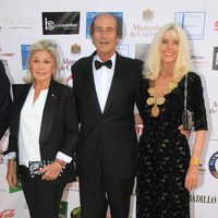 Beatriz de Orleans, Gunilla von Bismark y Luis Ortiz en los Premios Escaparate de Sevilla