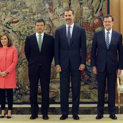 Rafael Catalá junto al Rey Felipe VI, a Mariano Rajoy y a Soraya Sáenz de Santamaría