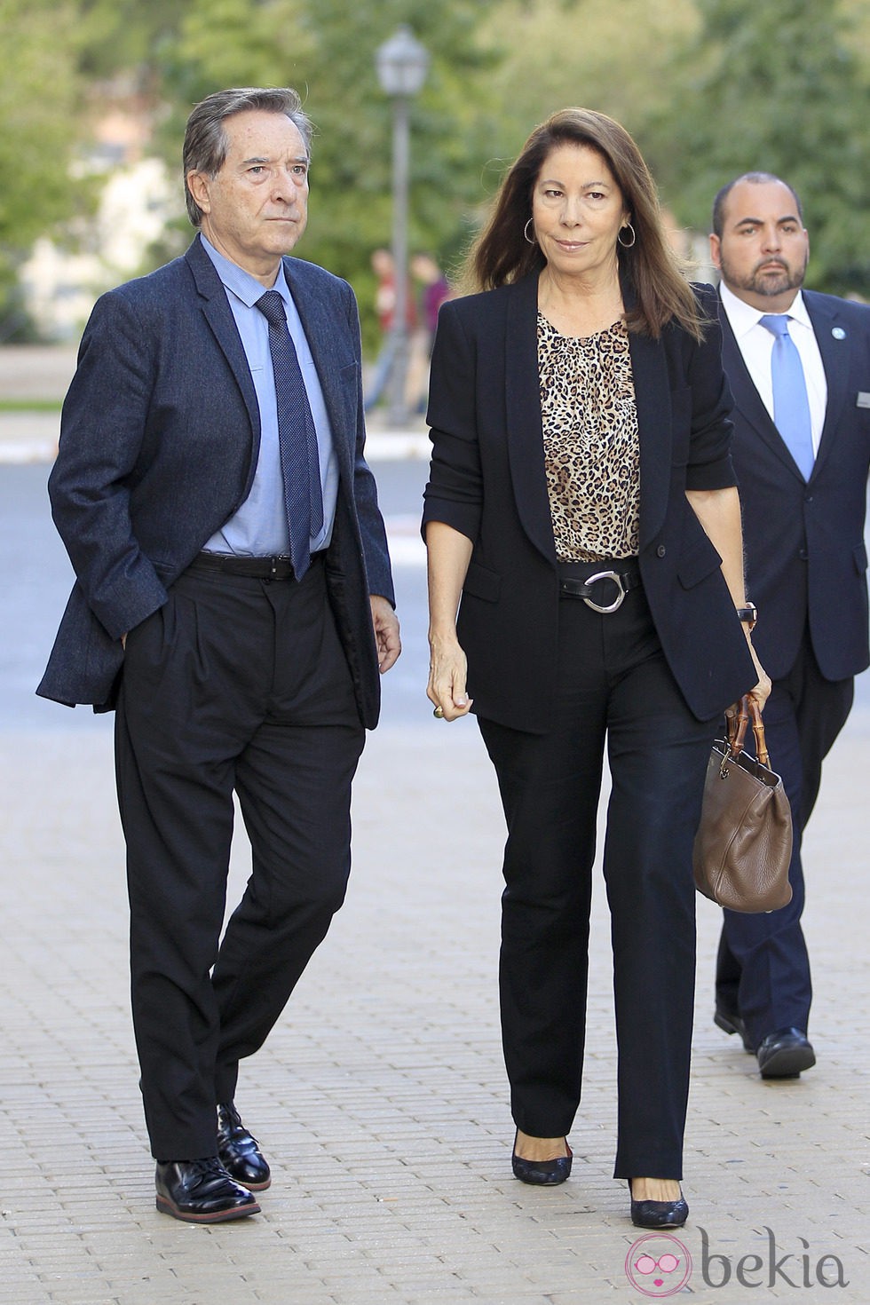 Iñaki Gabilondo y Lola Carretero en el tanatorio de Miguel Boyer