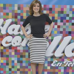 Sandra Barneda posando como presentadora de 'Hable con ellas'