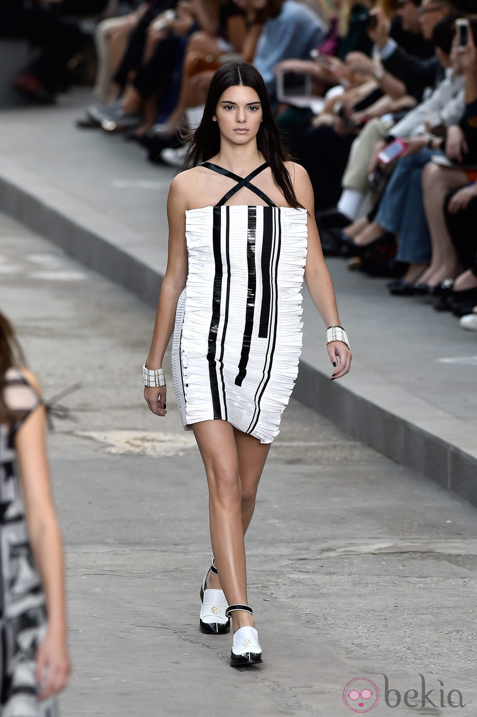 Kendall Jenner desfilando para Chanel en la Semana de la Moda de París primavera/verano 2015