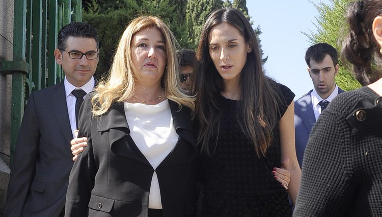 Laura Boyer y Tamara Falcó en el funeral de Miguel Boyer