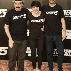 Carlos Areces, Angy y Julián López en el estreno de 'Torrente 5: Operación Eurovegas' en Madrid
