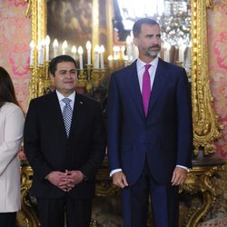 El presidente de Honduras y el Rey Felipe VI en el Palacio Real