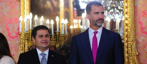 El presidente de Honduras y el Rey Felipe VI en el Palacio Real