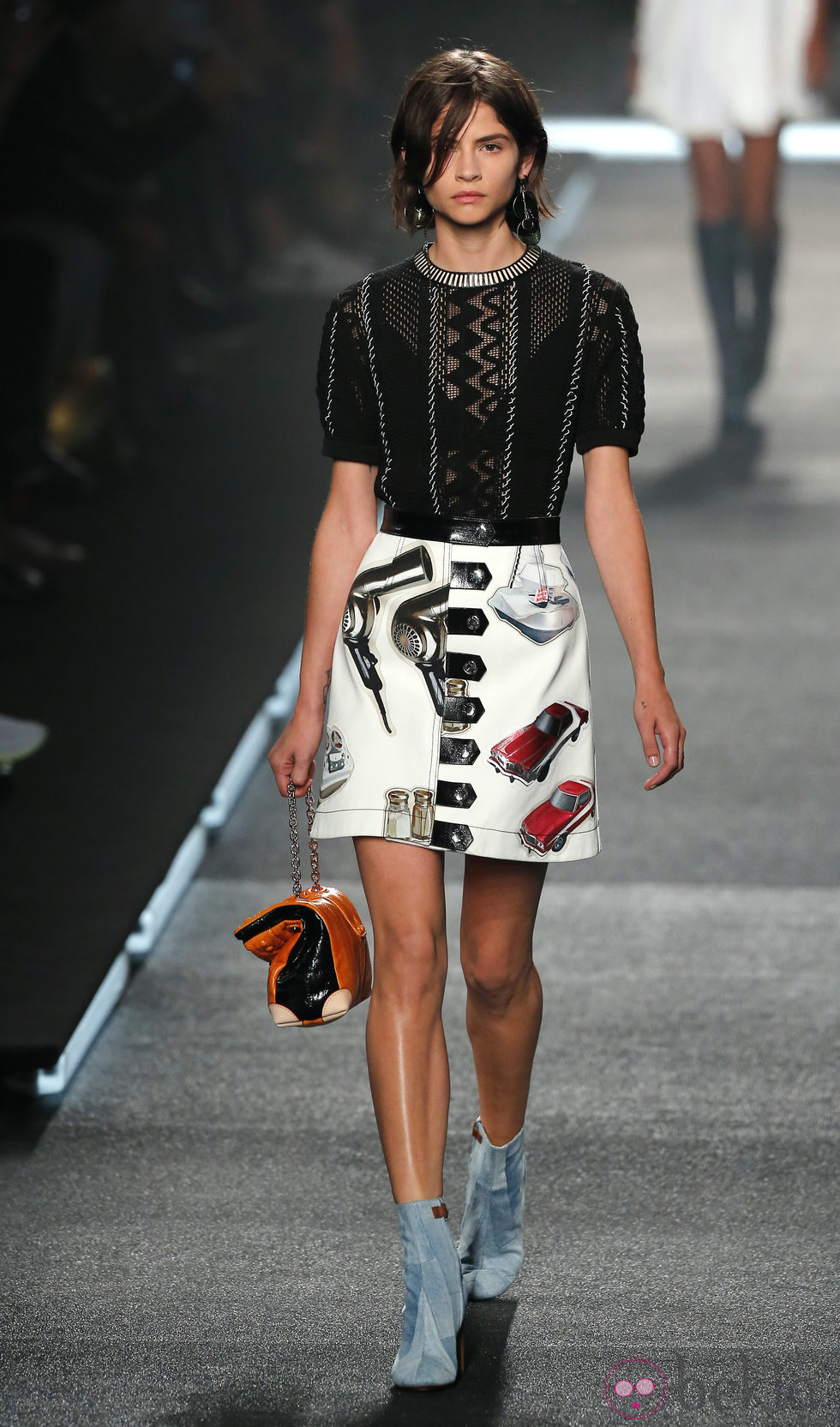 Alba Galocha desfilando para Louis Vuitton en la Semana de la Moda de París primavera/verano 2015