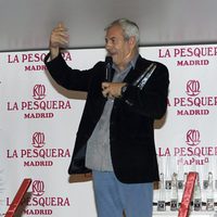 Carlos Sobera recogiendo su galardón en los Premios La Pesquera 2014