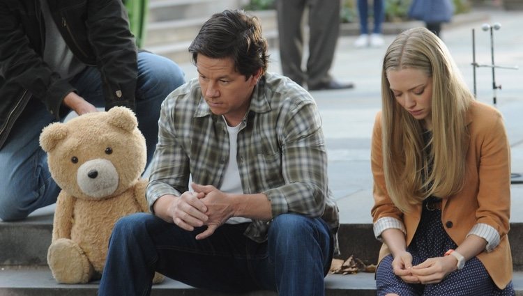 Ted, Mark Wahlberg y Amanda Seyfried en el rodaje de la película 'Ted 2'