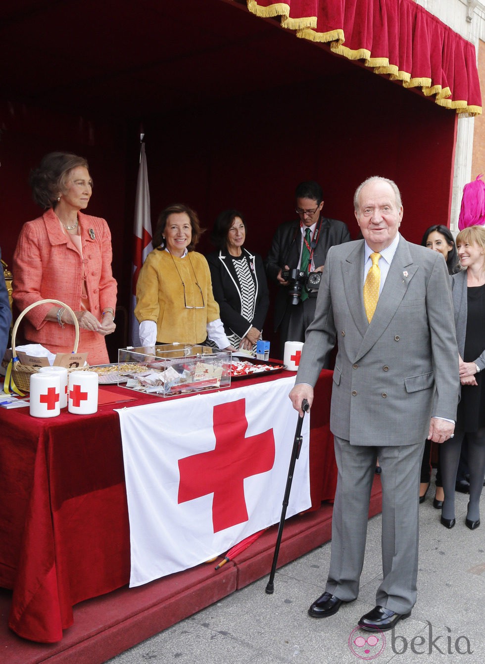 Los Reyes Juan Carlos y Sofía en el Día de la Banderita 2014