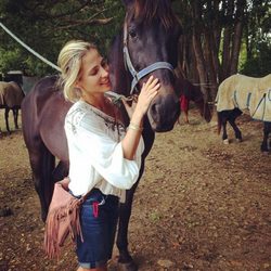 Elsa Pataky con un caballo