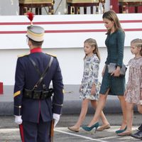 La Reina Letizia, la Princesa Leonor y la Infanta Sofía con Mariano Rajoy en el Día de la Hispanidad 2014