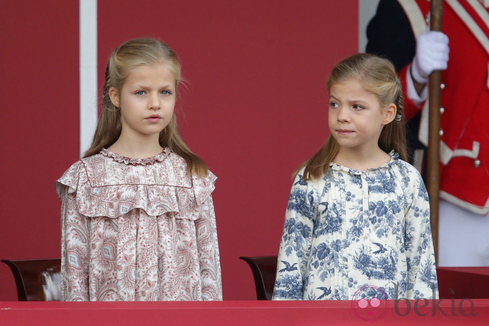 La Princesa Leonor y la Infanta Sofía en su primer Día de la Hispanidad 2014