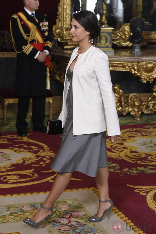 Xenia Tostado luce embarazo en la recepción del Día de la Hispanidad 2014