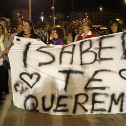 Fans de Isabel Pantoja apoyan a la cantante en su concierto en Zaragoza