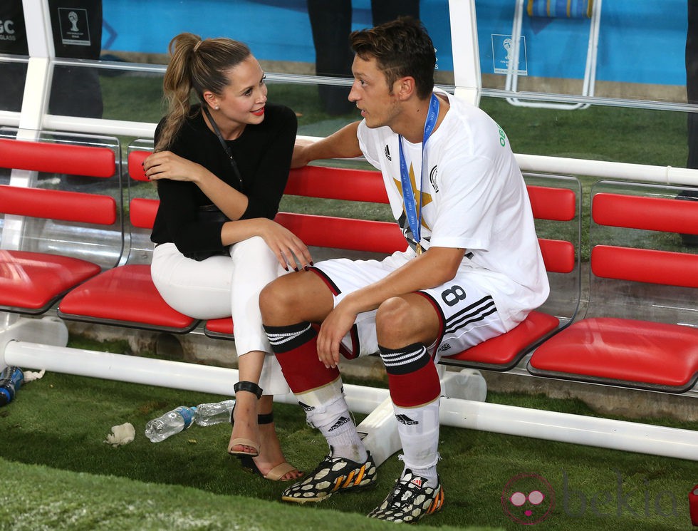 Mandy Capristo y Mesut Özil