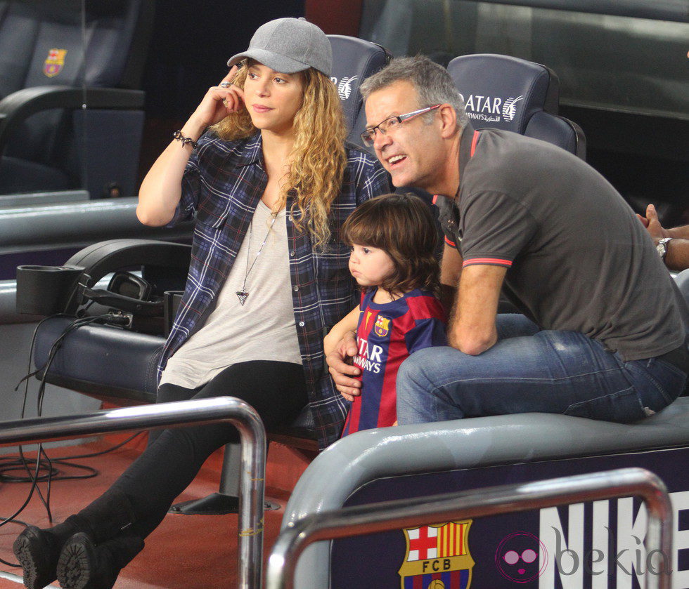Shakira, Milan y Joan Piqué en el partido Barça-Eibar
