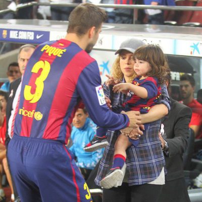 Shakira y Milan Piqué animan a Gerard Piqué en el partido Barça-Eibar