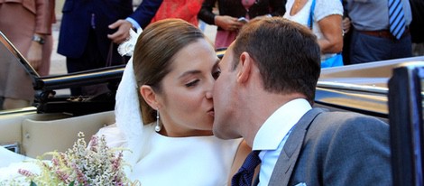 Leire Martínez y Jacobo Bustamante se besan tras su boda