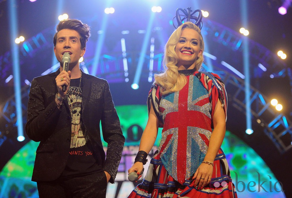 Nick Grimshaw y Rita Ora en los Teen Awards 2014