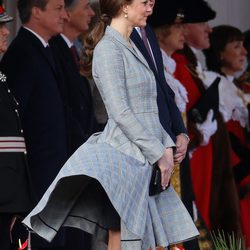 El viento sube la falda de Kate Middleton en su reaparición tras anunciar su segundo embarazo