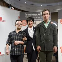 Concha Velasco con Hugo Aritzmendiz y Rodrigo Raimondi en la presentación de 'Olivia y Eugenio'
