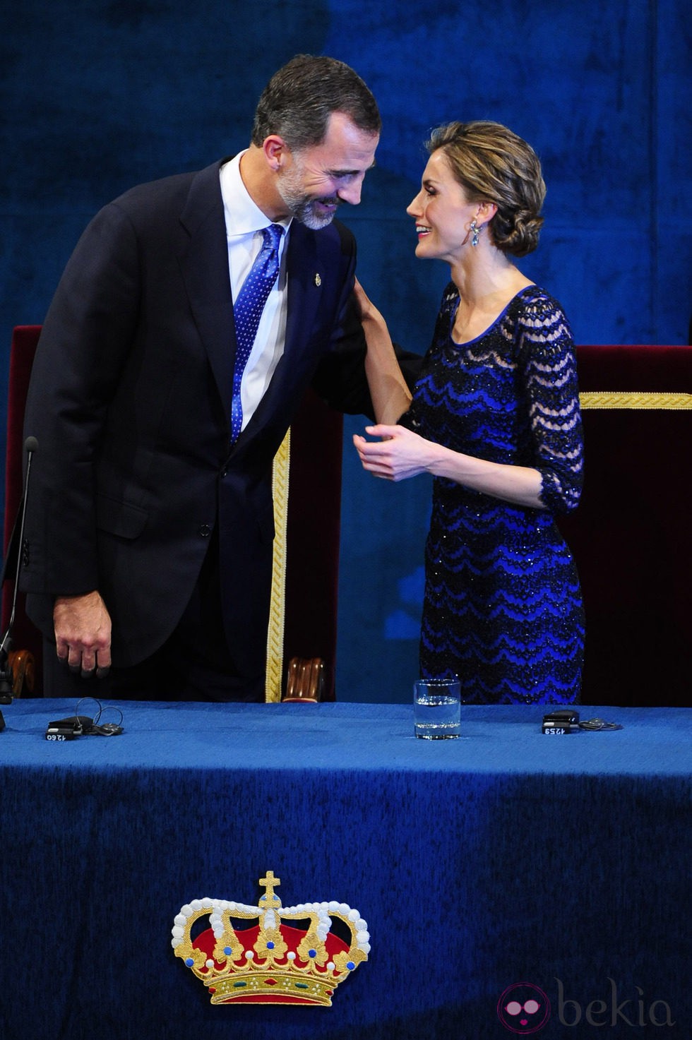 El Rey Felipe VI y la Reina Letizia visiblemente emocionados durante los Premios Príncipe de Asturias 2014
