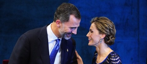 El Rey Felipe VI y la Reina Letizia visiblemente emocionados durante los Premios Príncipe de Asturias 2014