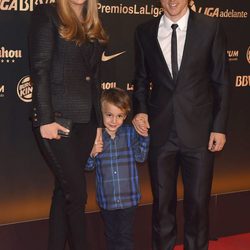 Luka Modric con su mujer y su hijo en la entrega de los Premios de la Liga de Fútbol Profesional 2014